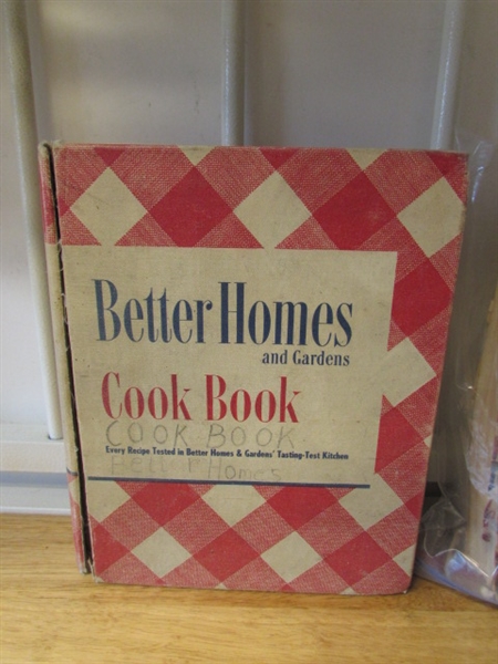 DECORATIVE PIE PLATES & VINTAGE COOKBOOKS