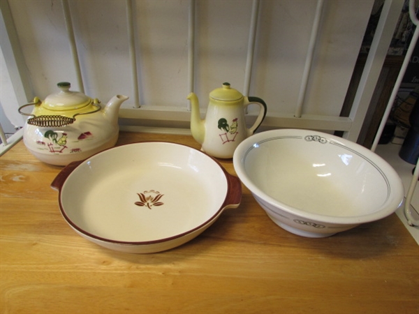 VINTAGE CHICKEN TEAPOT, COFFEE POT & SERVING PIECES