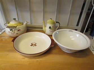 VINTAGE "CHICKEN" TEAPOT, COFFEE POT & SERVING PIECES