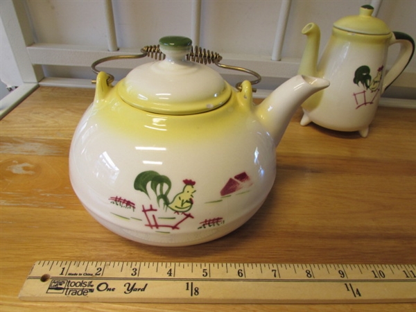 VINTAGE CHICKEN TEAPOT, COFFEE POT & SERVING PIECES