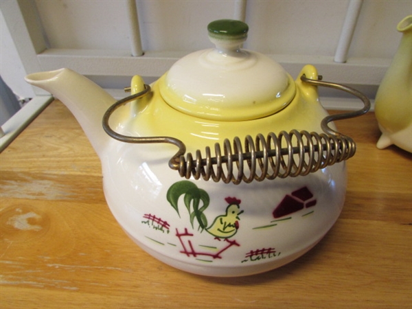 VINTAGE CHICKEN TEAPOT, COFFEE POT & SERVING PIECES