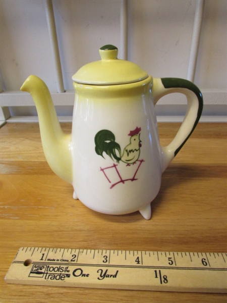 VINTAGE CHICKEN TEAPOT, COFFEE POT & SERVING PIECES