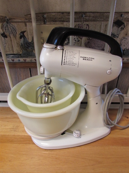 VINTAGE HAMILTON BEACH MIXER W/BOWLS