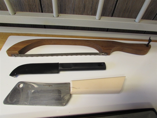 KITCHEN KNIVES & CUTTING BOARDS