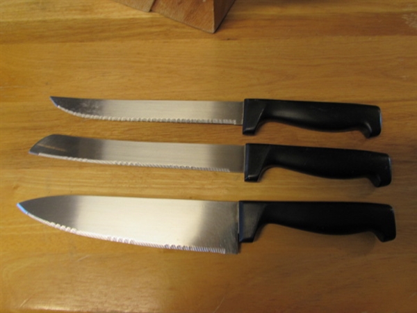 KITCHEN KNIVES & CUTTING BOARDS