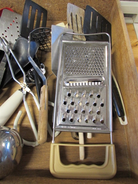 CONTENTS OF UTENSIL DRAWER