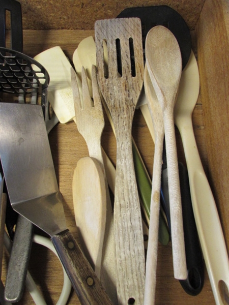 CONTENTS OF UTENSIL DRAWER