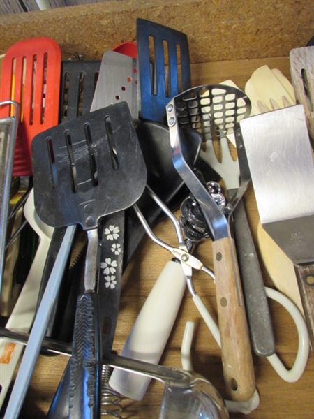 CONTENTS OF UTENSIL DRAWER