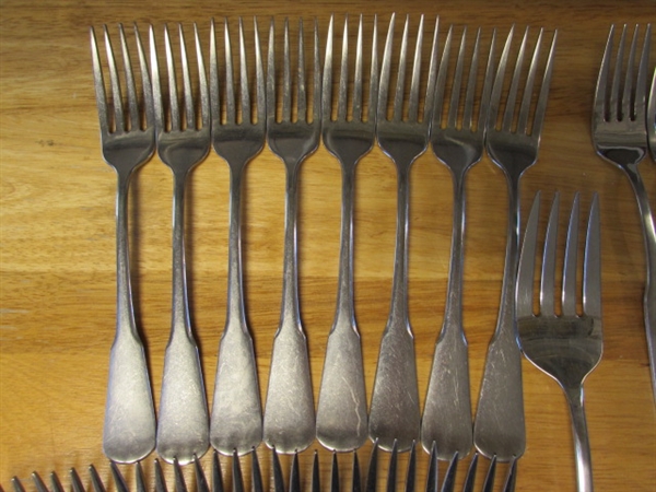 CONTENTS OF FLATWARE DRAWER