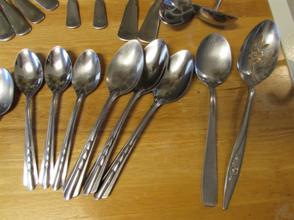 CONTENTS OF FLATWARE DRAWER