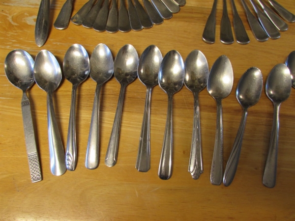 CONTENTS OF FLATWARE DRAWER