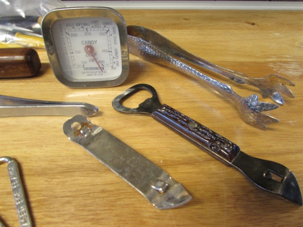 CONTENTS OF FLATWARE DRAWER