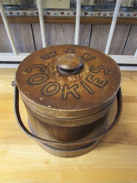 VINTAGE WOODEN COOKIE JAR