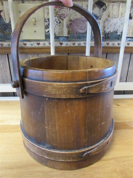 VINTAGE WOODEN COOKIE JAR