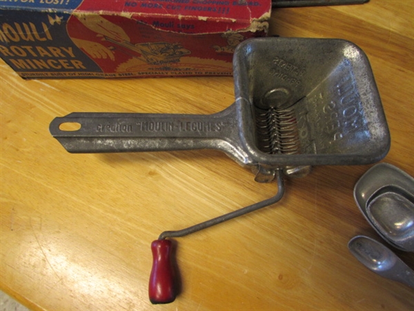 VINTAGE KITCHEN ITEMS