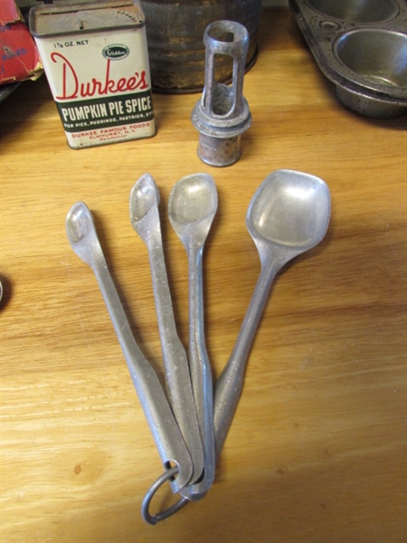 VINTAGE KITCHEN ITEMS