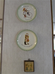 HOLLY HOBBIE PLATES & WOOD PLAQUE