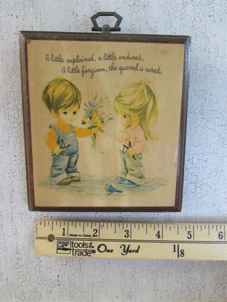 HOLLY HOBBIE PLATES & WOOD PLAQUE