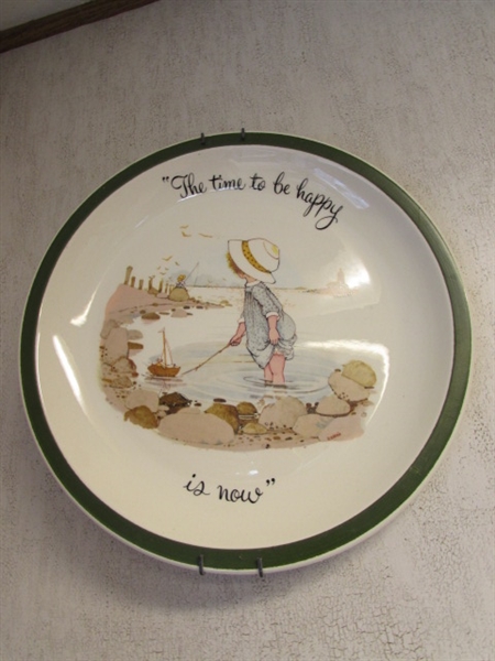 HOLLY HOBBIE PLATES & OVAL PLAQUE