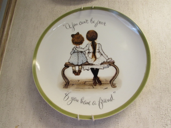 HOLLY HOBBIE PLATES & OVAL PLAQUE