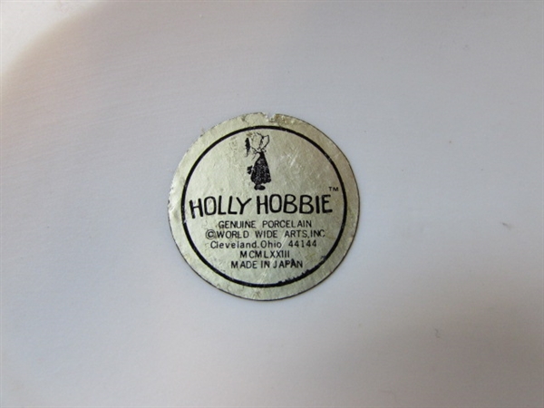 HOLLY HOBBIE PLATES & OVAL PLAQUE