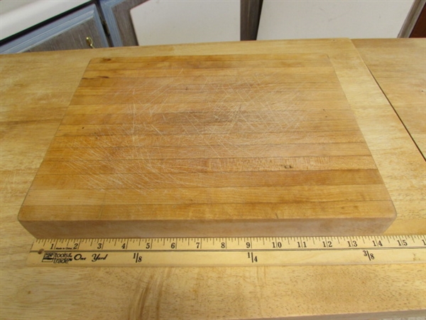 PINE WOODEN KITCHEN ISLAND ON CASTORS & CUTTING BOARD