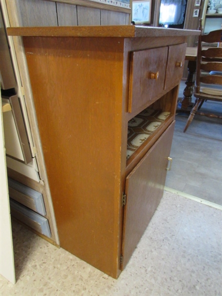 SMALL STORAGE CABINET