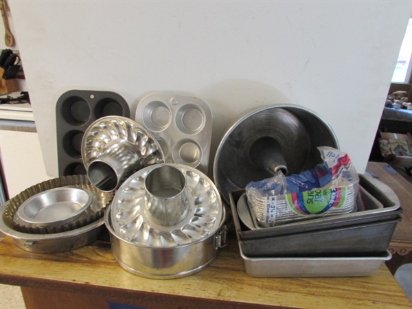 METAL BAKEWARE