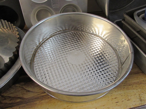 METAL BAKEWARE