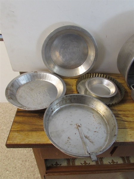 METAL BAKEWARE