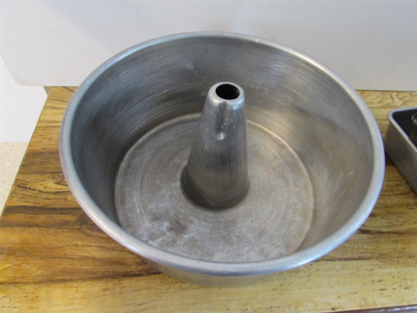 METAL BAKEWARE