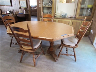 VINTAGE OCTAGON DINING TABLE W/2 LEAVES & 4 CHAIRS