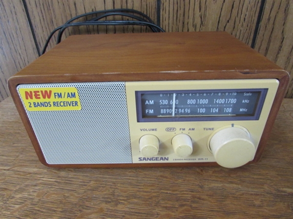 SANGEAN VINTAGE LOOK AM/FM RADIO