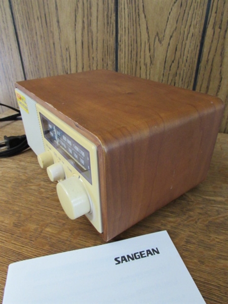 SANGEAN VINTAGE LOOK AM/FM RADIO