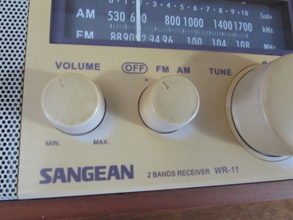 SANGEAN VINTAGE LOOK AM/FM RADIO