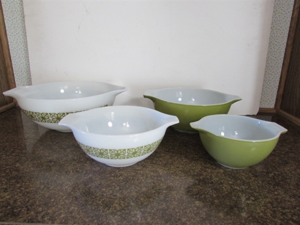 VINTAGE 1967 VERDE FLORAL PYREX CINDERELLA BOWLS