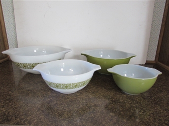 VINTAGE 1967 VERDE FLORAL PYREX CINDERELLA BOWLS