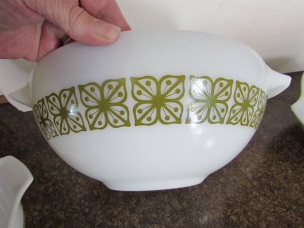 VINTAGE 1967 VERDE FLORAL PYREX CINDERELLA BOWLS