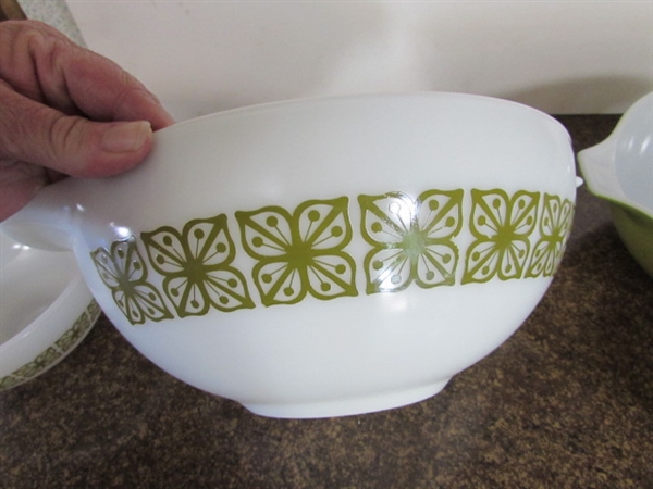 VINTAGE 1967 VERDE FLORAL PYREX CINDERELLA BOWLS