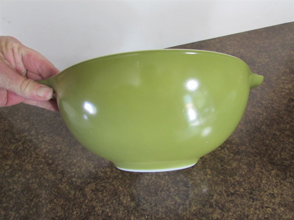 VINTAGE 1967 VERDE FLORAL PYREX CINDERELLA BOWLS