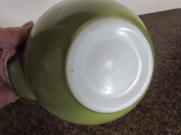 VINTAGE 1967 VERDE FLORAL PYREX CINDERELLA BOWLS