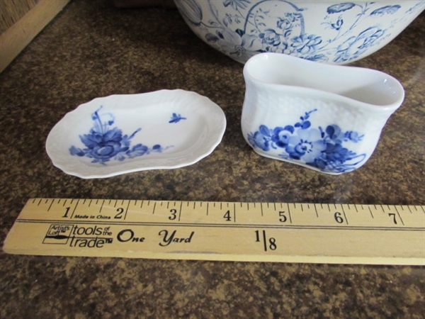 POPPY TRAIL TEAPOT, BLUE & WHITE TRANSFERWARE & DUTCH FIGURINES