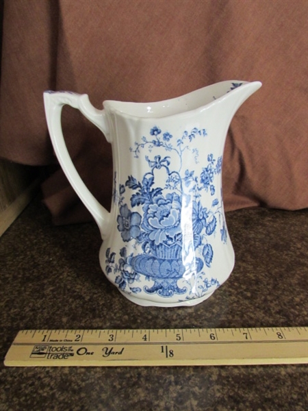 POPPY TRAIL TEAPOT, BLUE & WHITE TRANSFERWARE & DUTCH FIGURINES