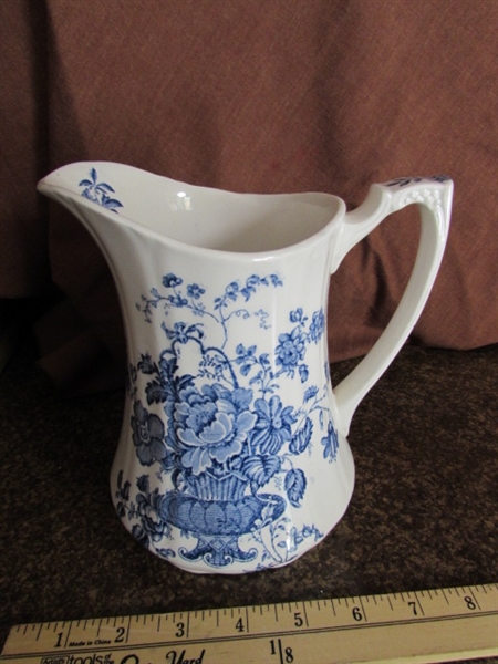 POPPY TRAIL TEAPOT, BLUE & WHITE TRANSFERWARE & DUTCH FIGURINES