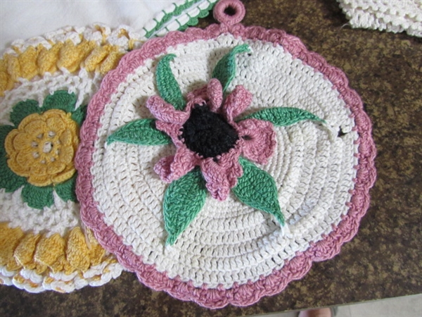 VINTAGE CROCHETED PIECES & LINENS