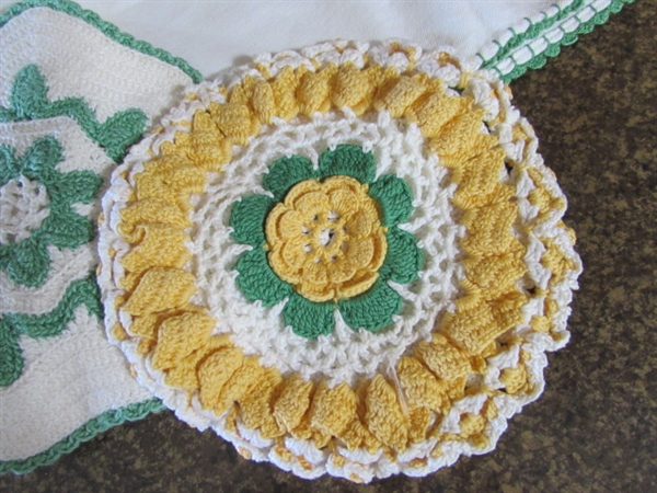 VINTAGE CROCHETED PIECES & LINENS