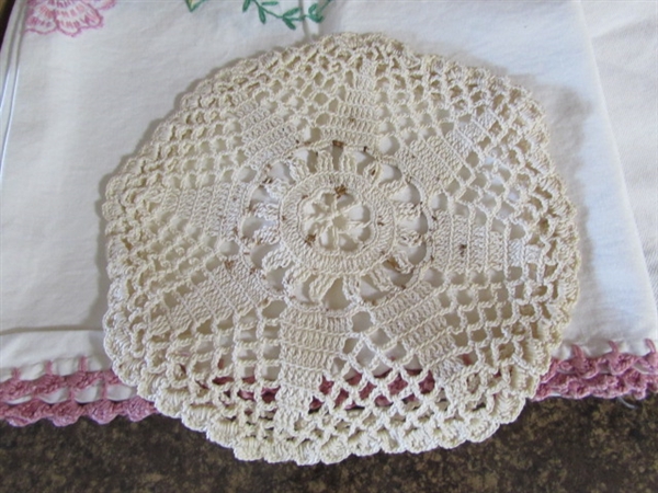 VINTAGE CROCHETED PIECES & LINENS