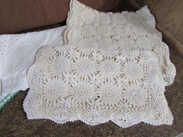 VINTAGE CROCHETED PIECES & LINENS