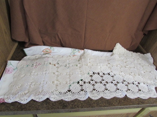 VINTAGE CROCHETED PIECES & LINENS