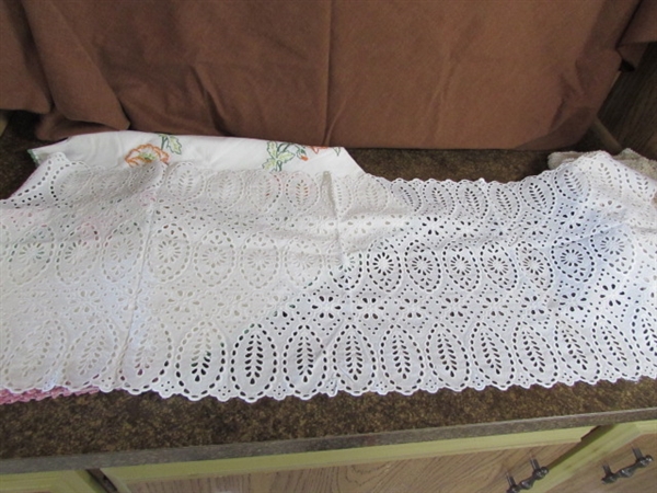 VINTAGE CROCHETED PIECES & LINENS